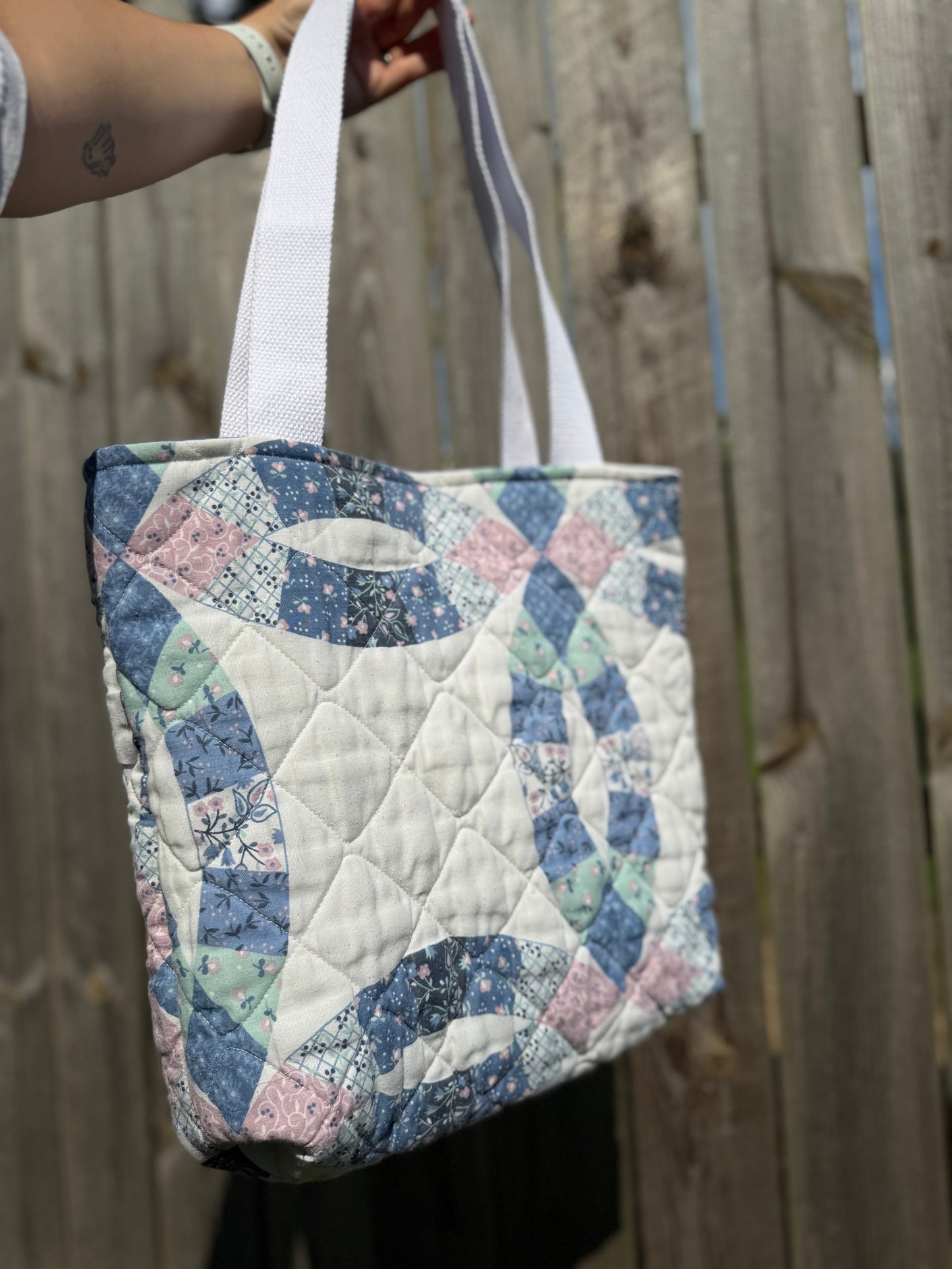 Quilted Tote Bag – Vintage Double Wedding Ring Pattern in Pastel Blues & Pinks